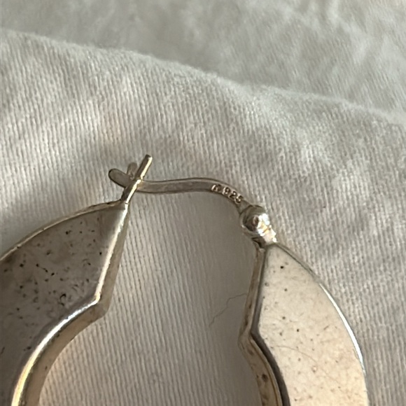Elegant Vintage 925 Sterling Silver Hoop Earrings - Picture 3 of 11